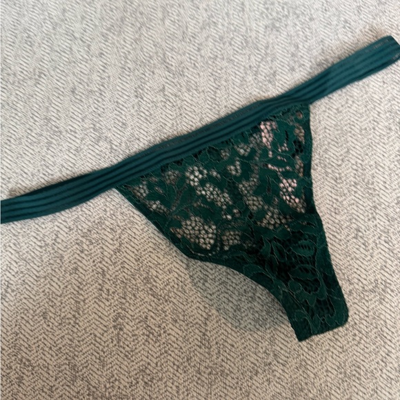 Victoria’s Secret Very Sexy Racerback Push-up Bra and matching panties - Picture 8 of 8